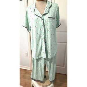 Munki Munki Women's Pajama Set Size MEDIUM Capri & Top Mint Green with Sheep